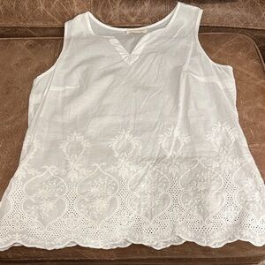 Solitaire White Embroidered Cotton Sleeveless Camisole